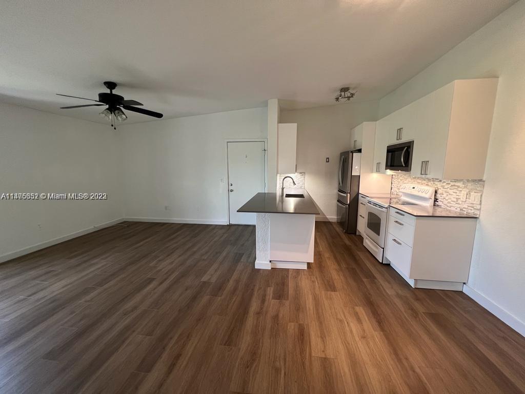 LAKEVIEW AT THE HAMMOCKS - Residential Lease