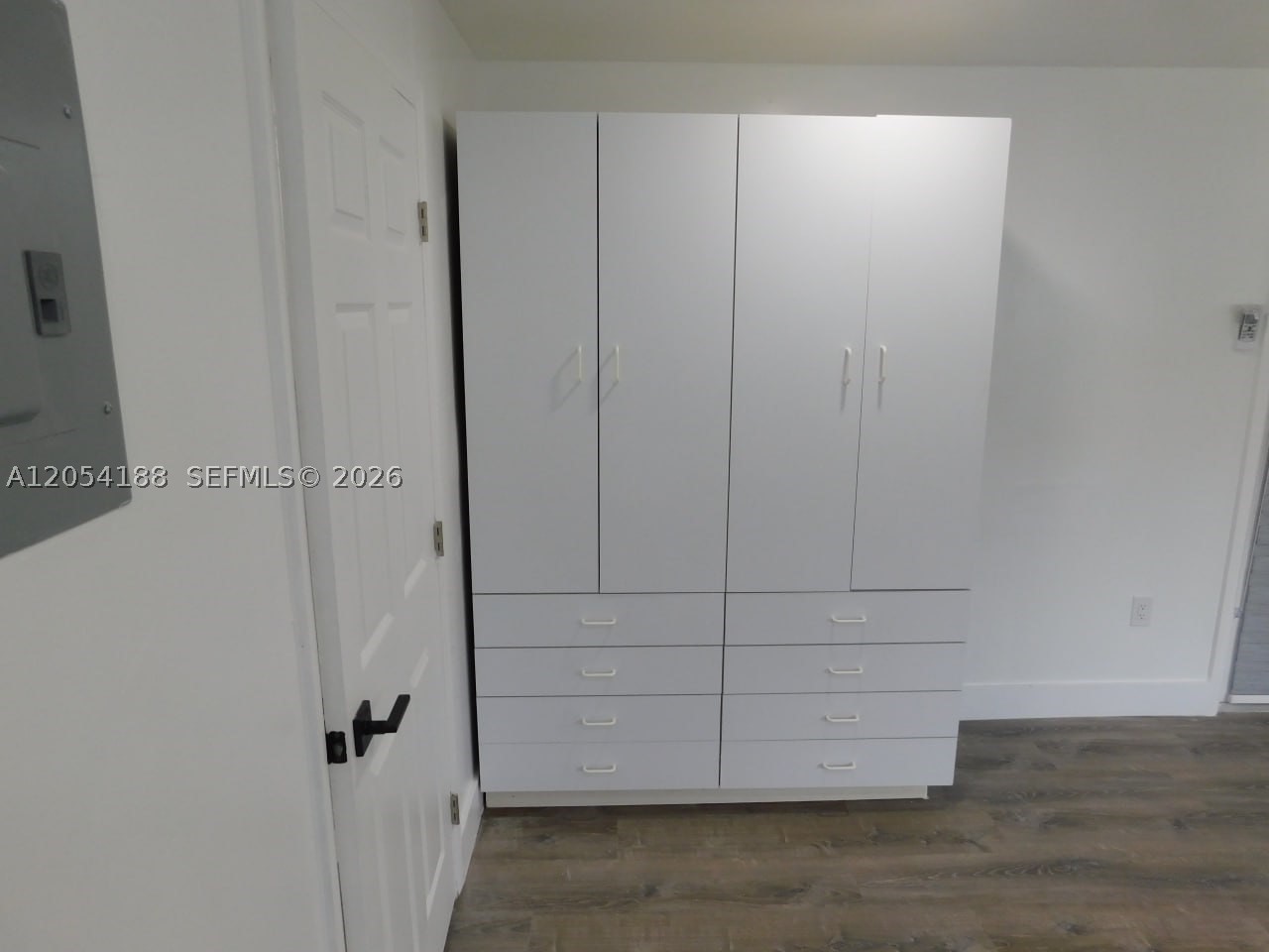 REDLANDS MANSIONS - Residential Lease