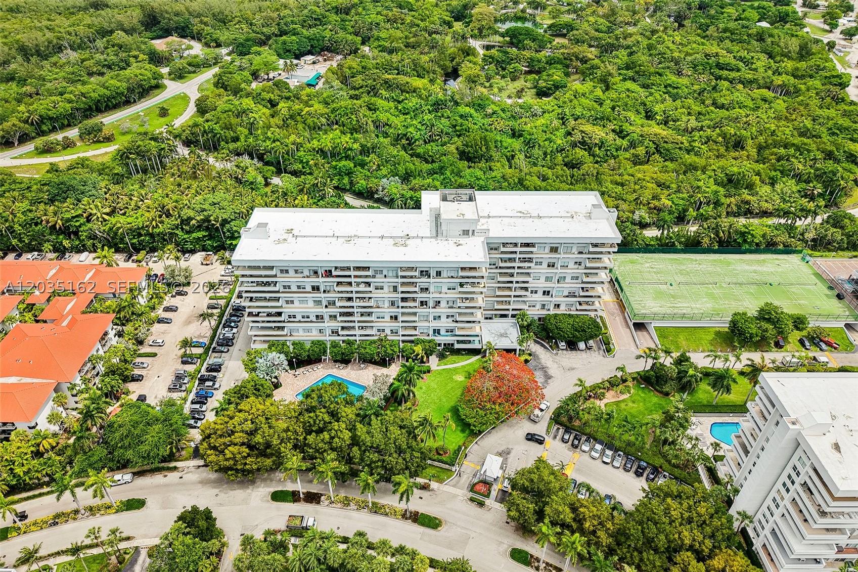 COMMODORE CLUB WEST CONDO - Residential