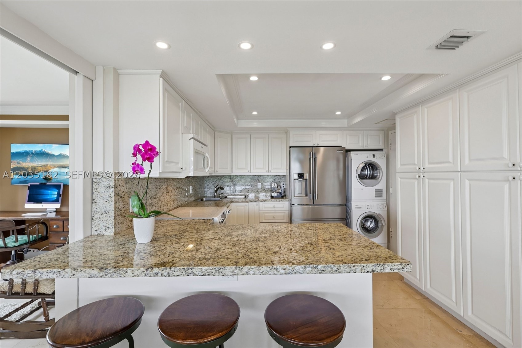 COMMODORE CLUB WEST CONDO - Residential