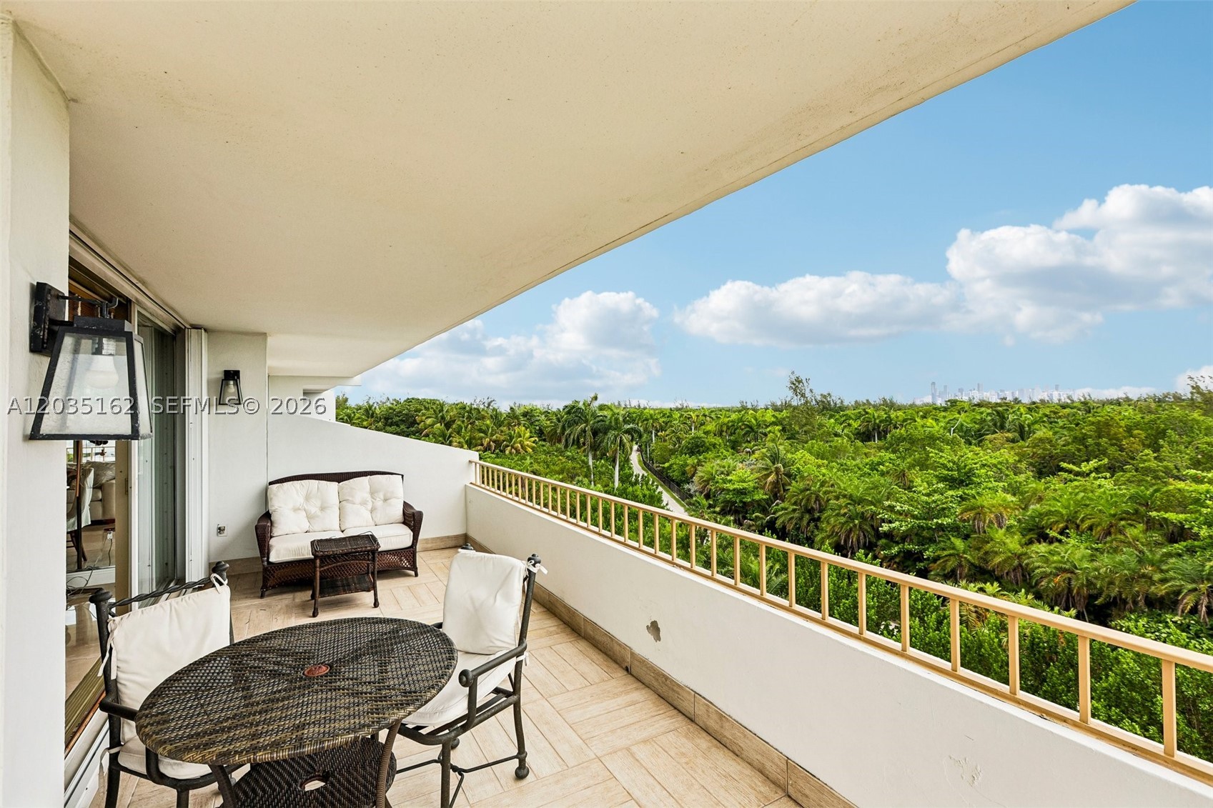 COMMODORE CLUB WEST CONDO - Residential