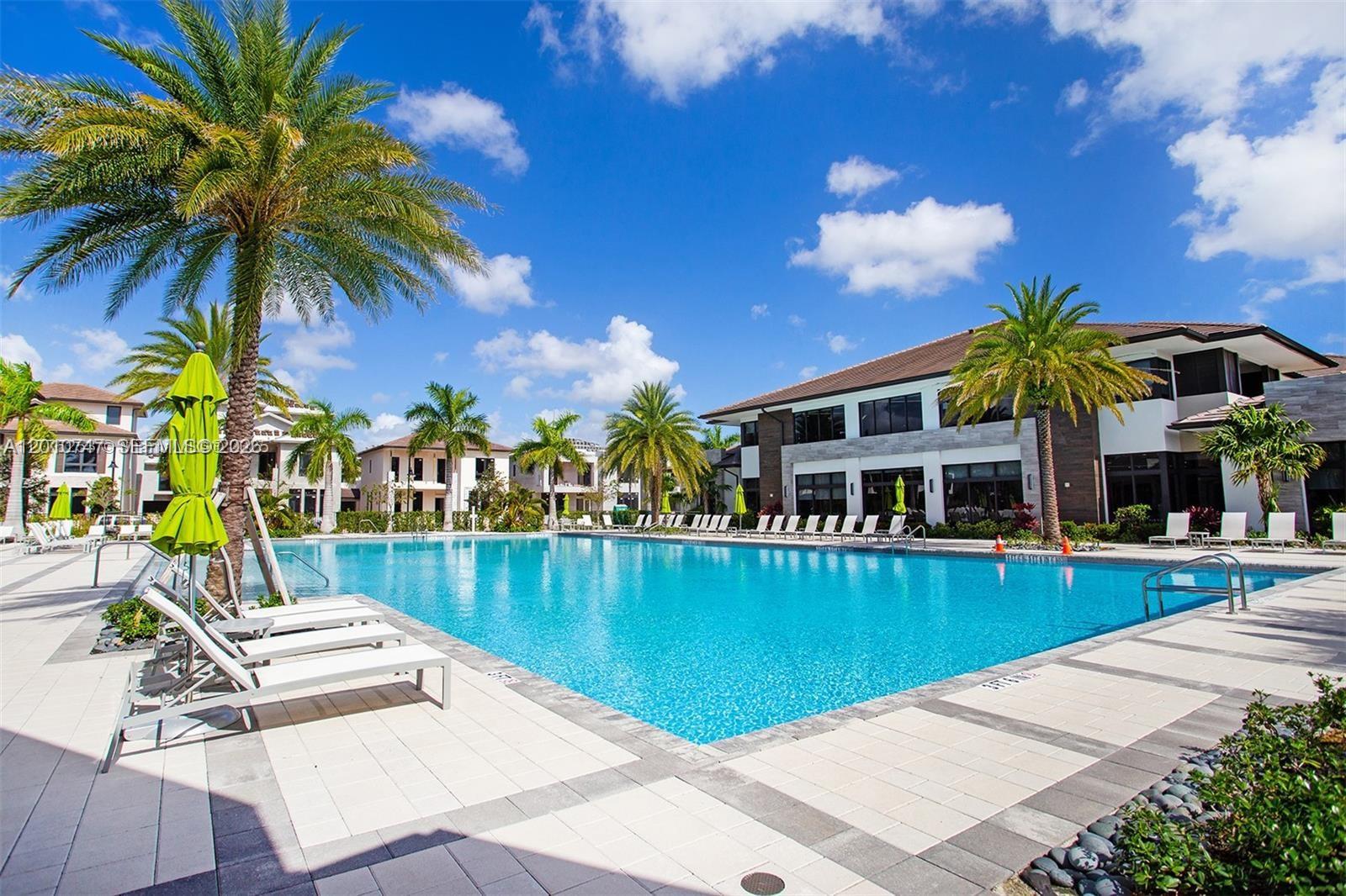 DOWNTOWN DORAL SOUTH PHAS - Residential