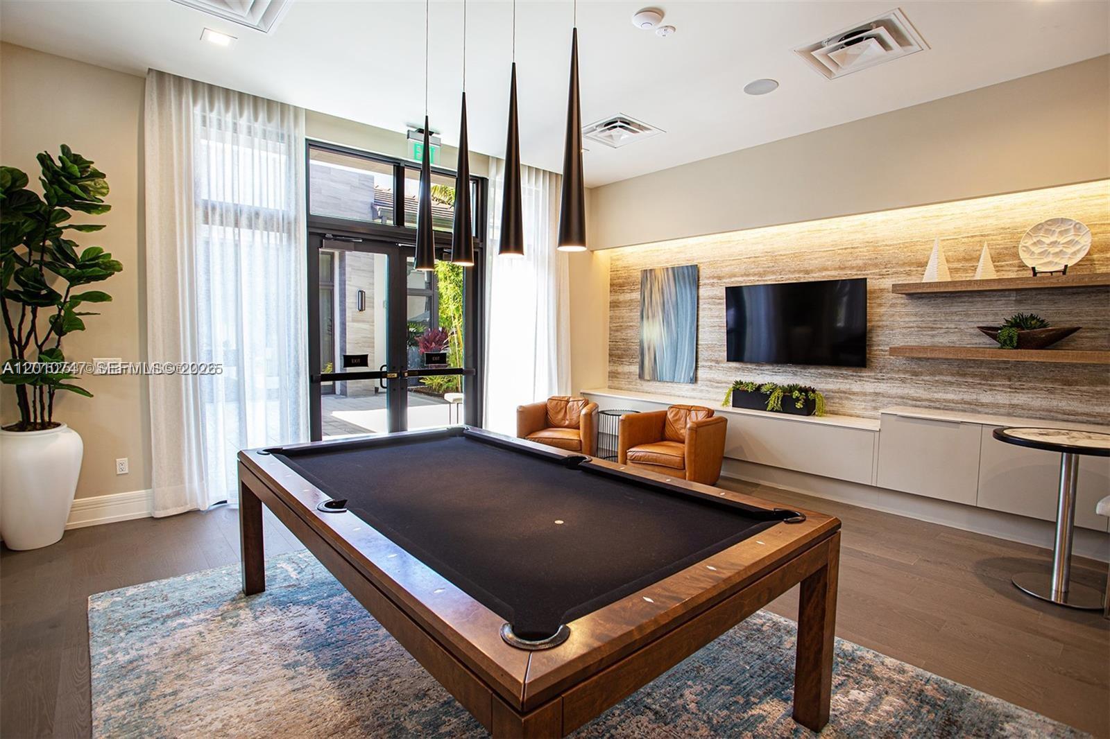 DOWNTOWN DORAL SOUTH PHAS - Residential