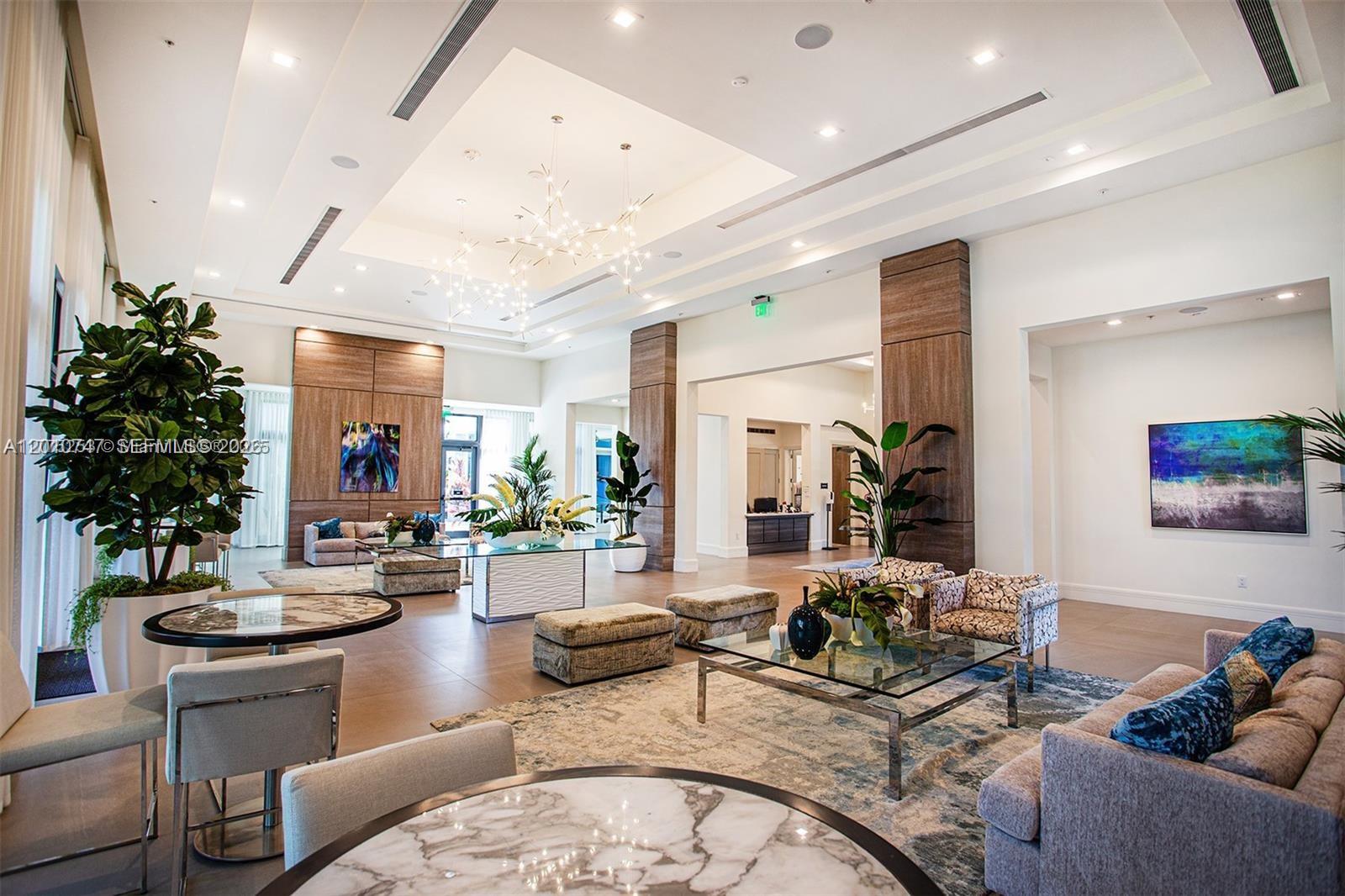 DOWNTOWN DORAL SOUTH PHAS - Residential