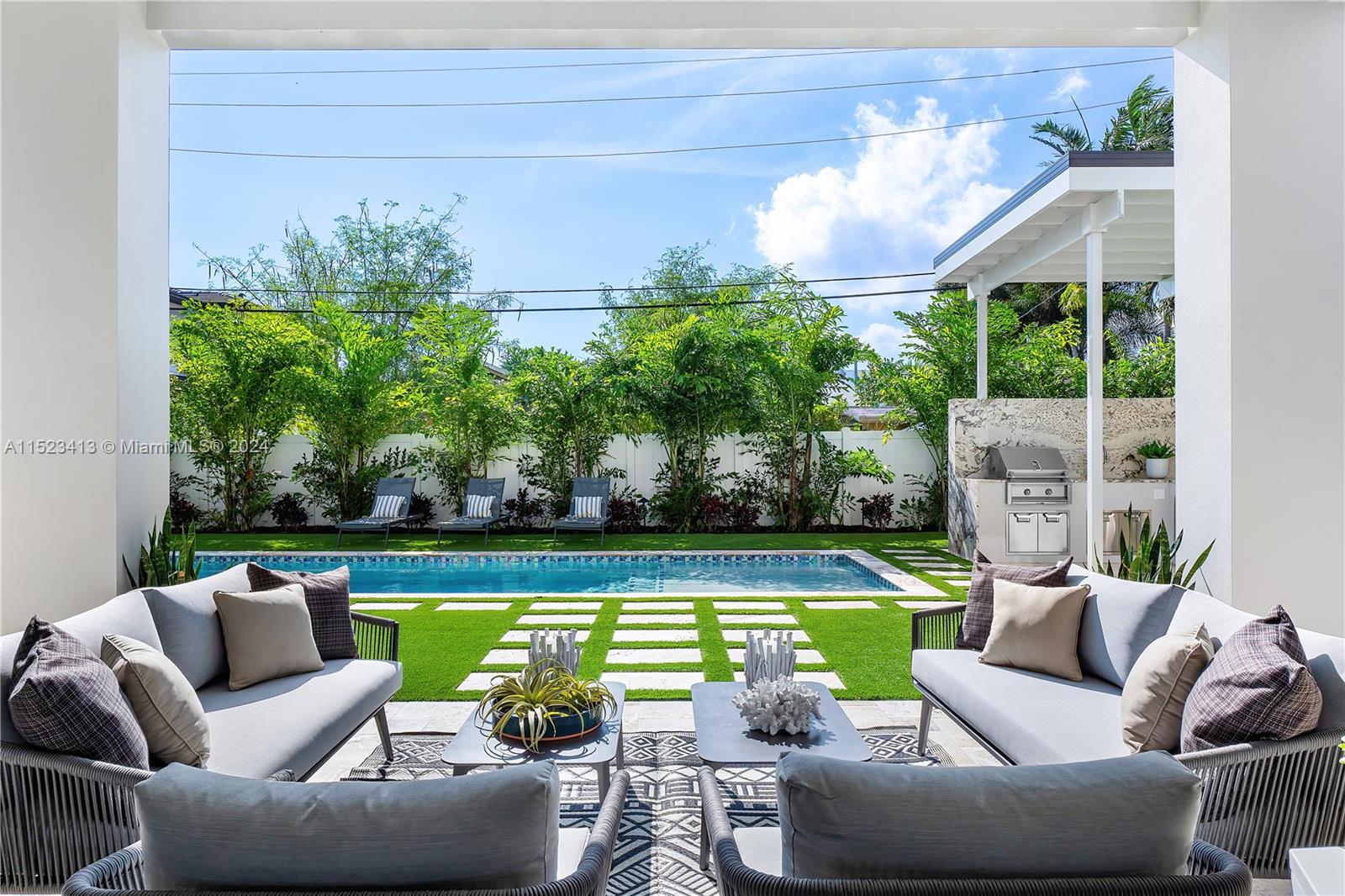 BOCA VILLAS - Residential
