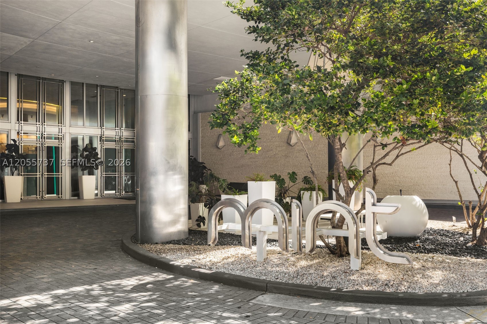 MINT CONDO - Residential
