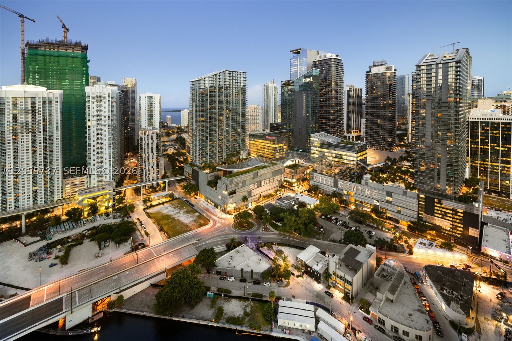 MINT CONDO - Residential