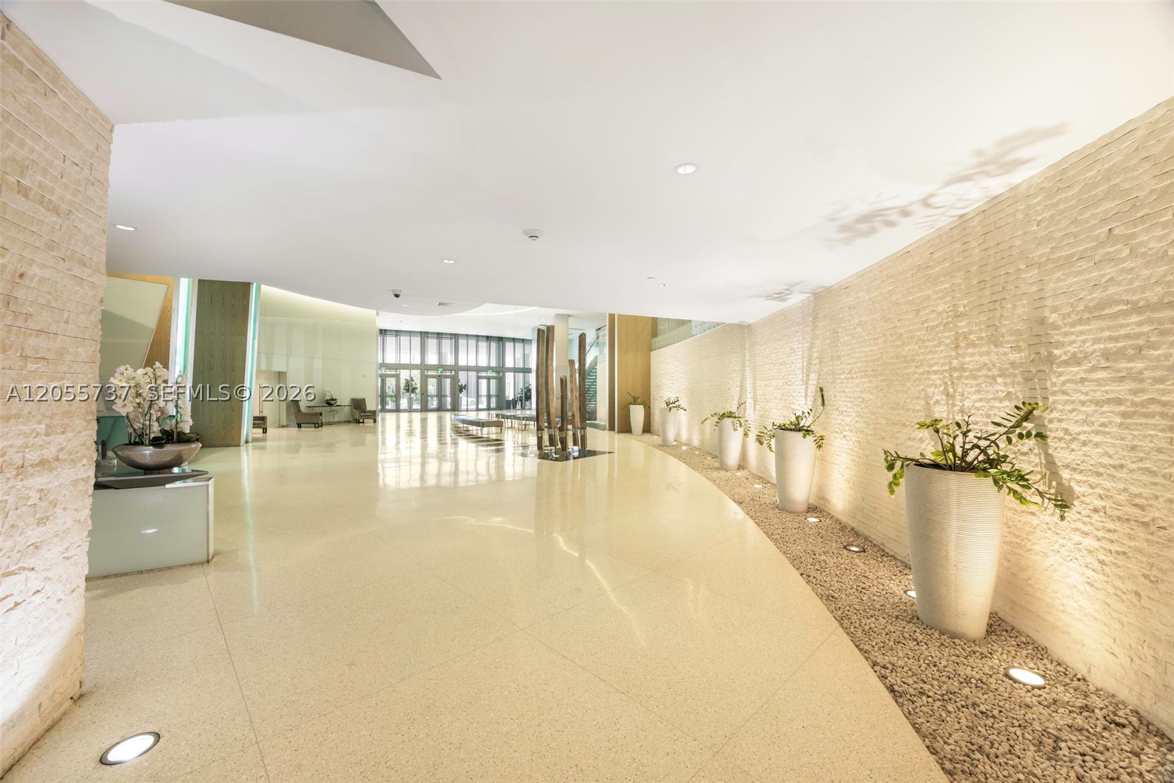 MINT CONDO - Residential
