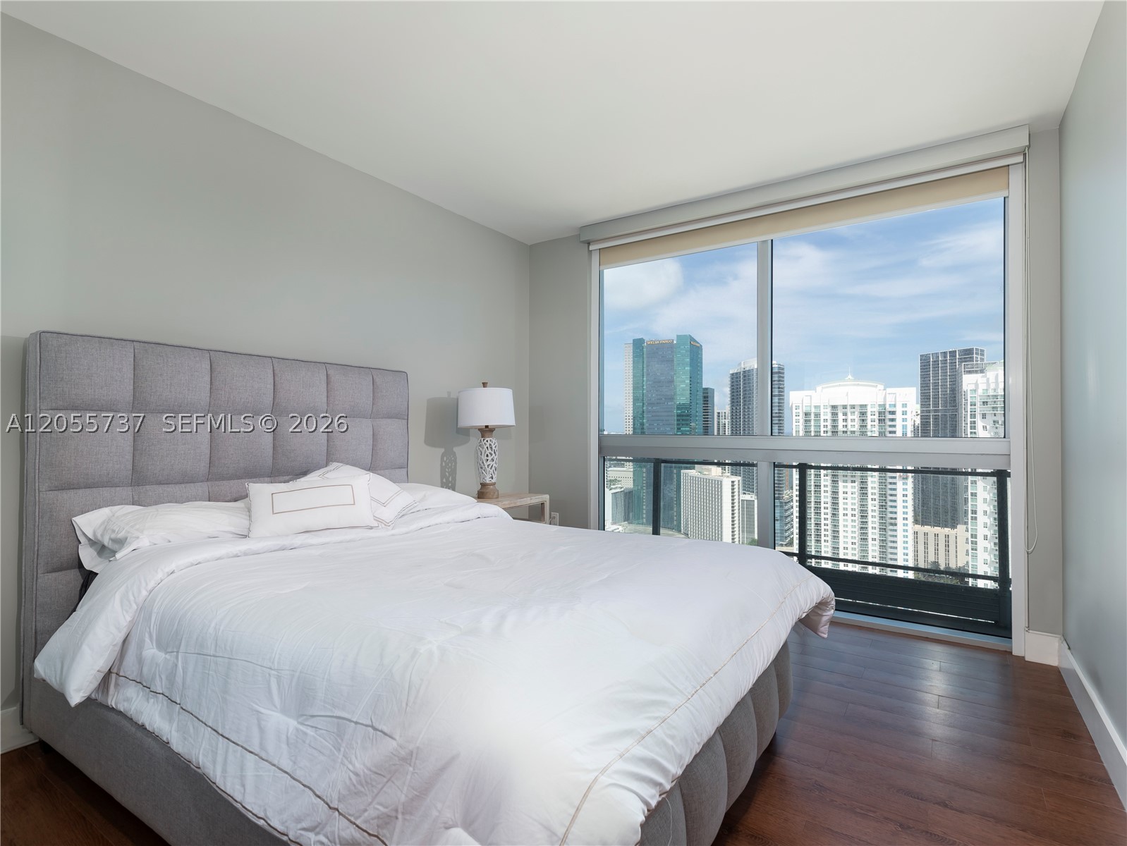 MINT CONDO - Residential