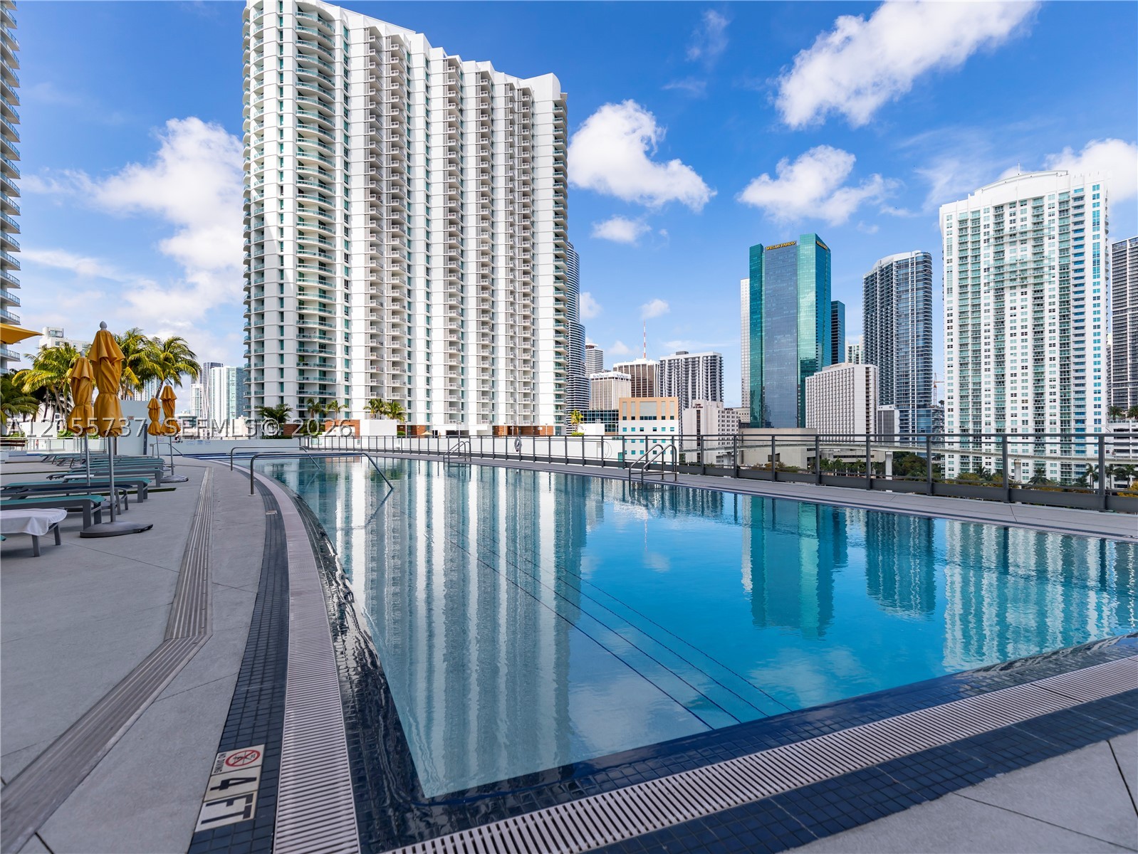 MINT CONDO - Residential