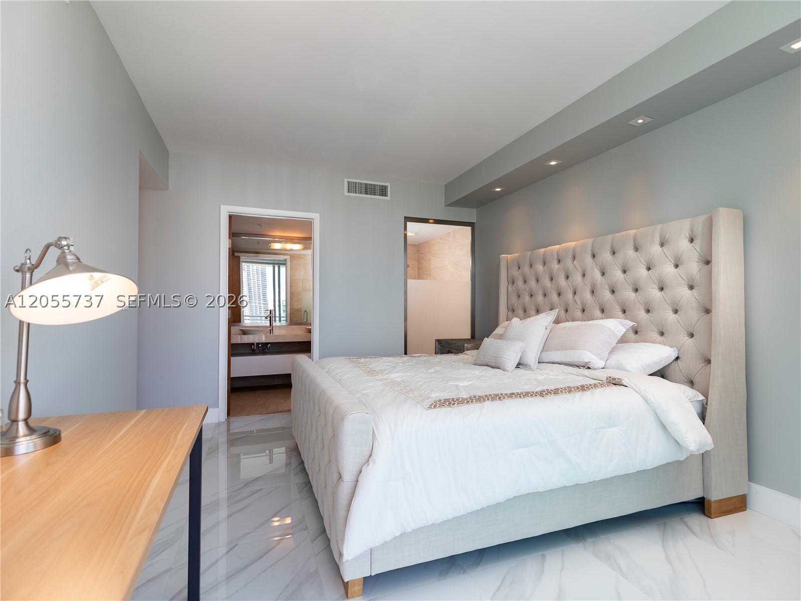 MINT CONDO - Residential