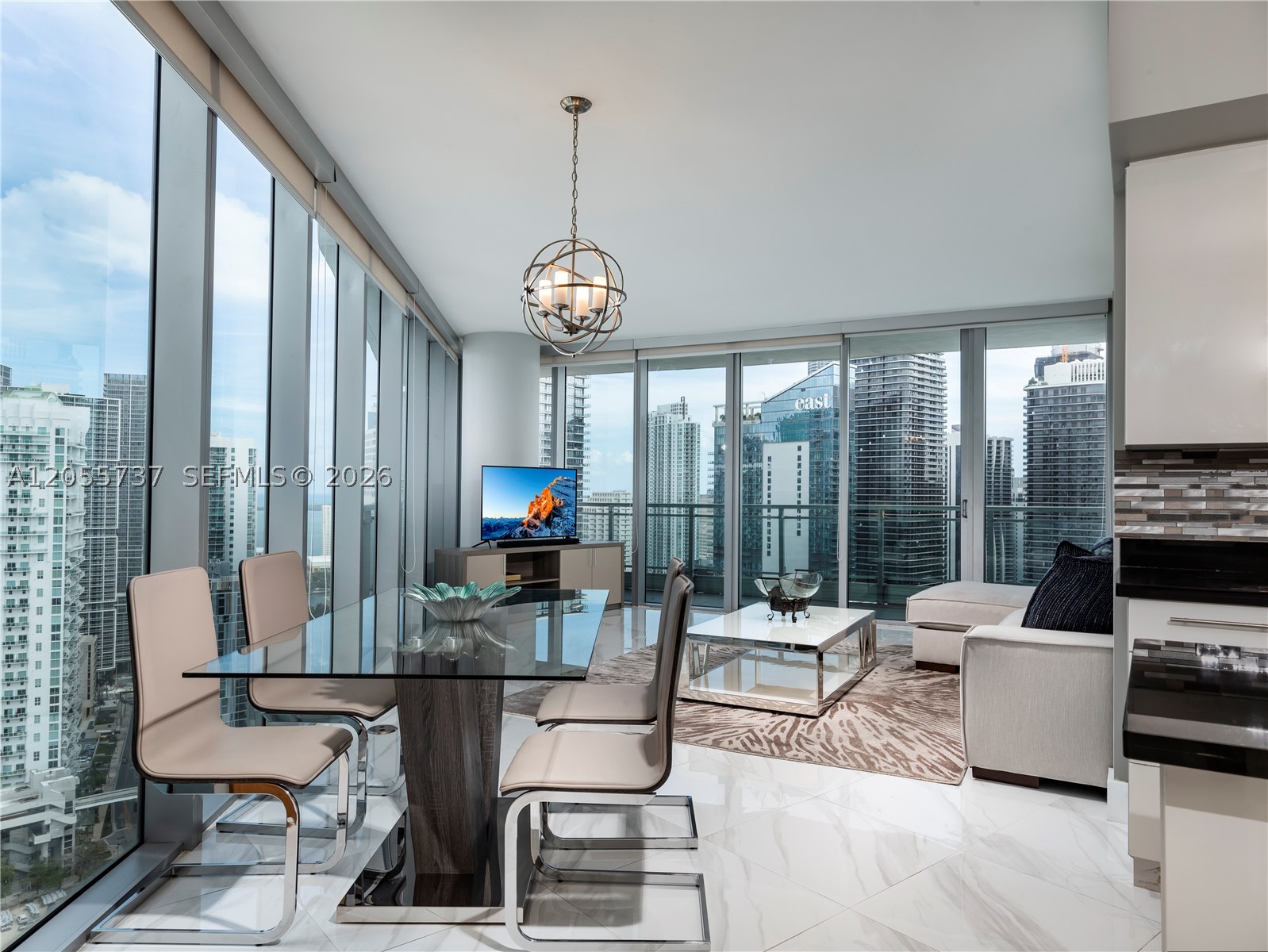 MINT CONDO - Residential
