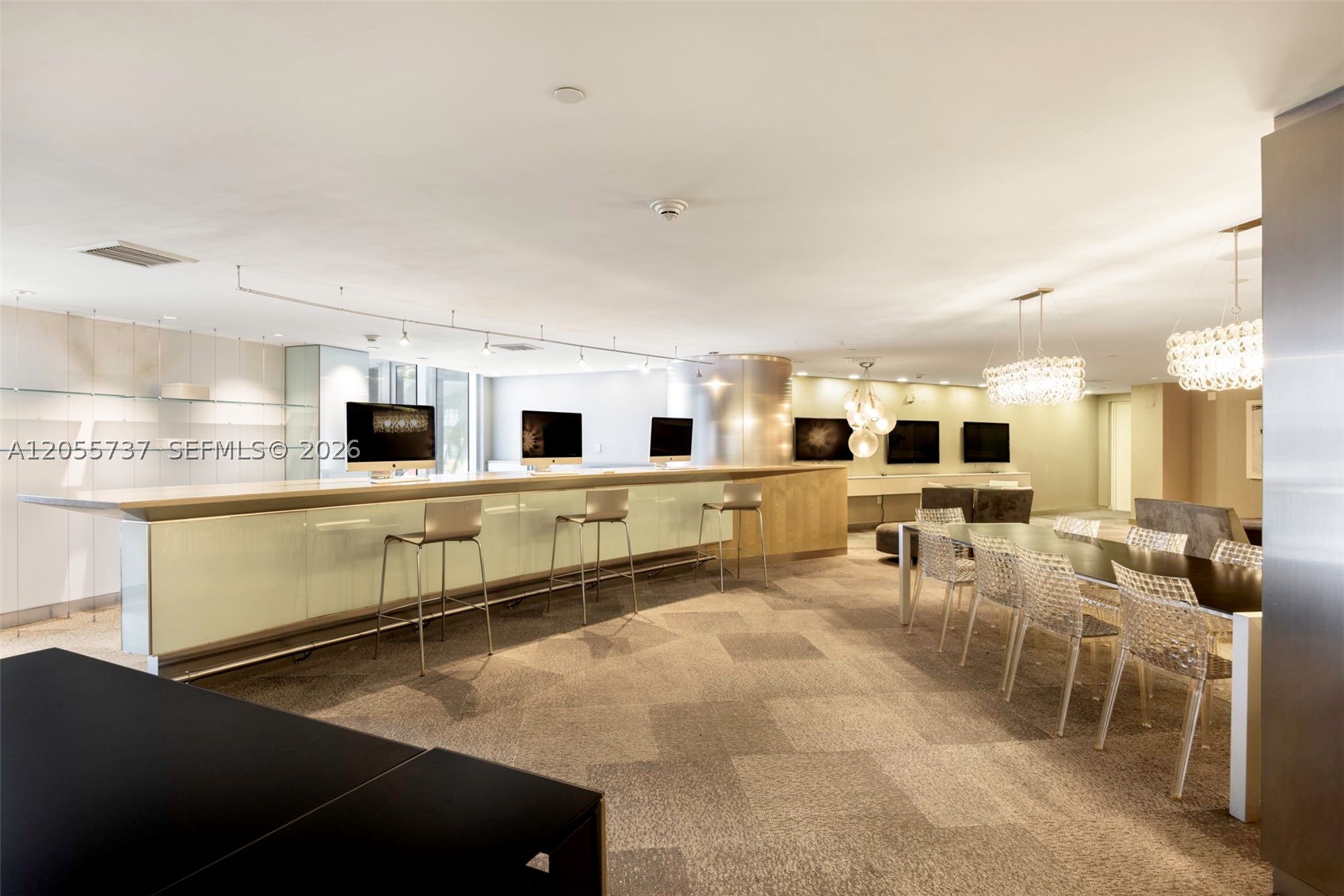 MINT CONDO - Residential