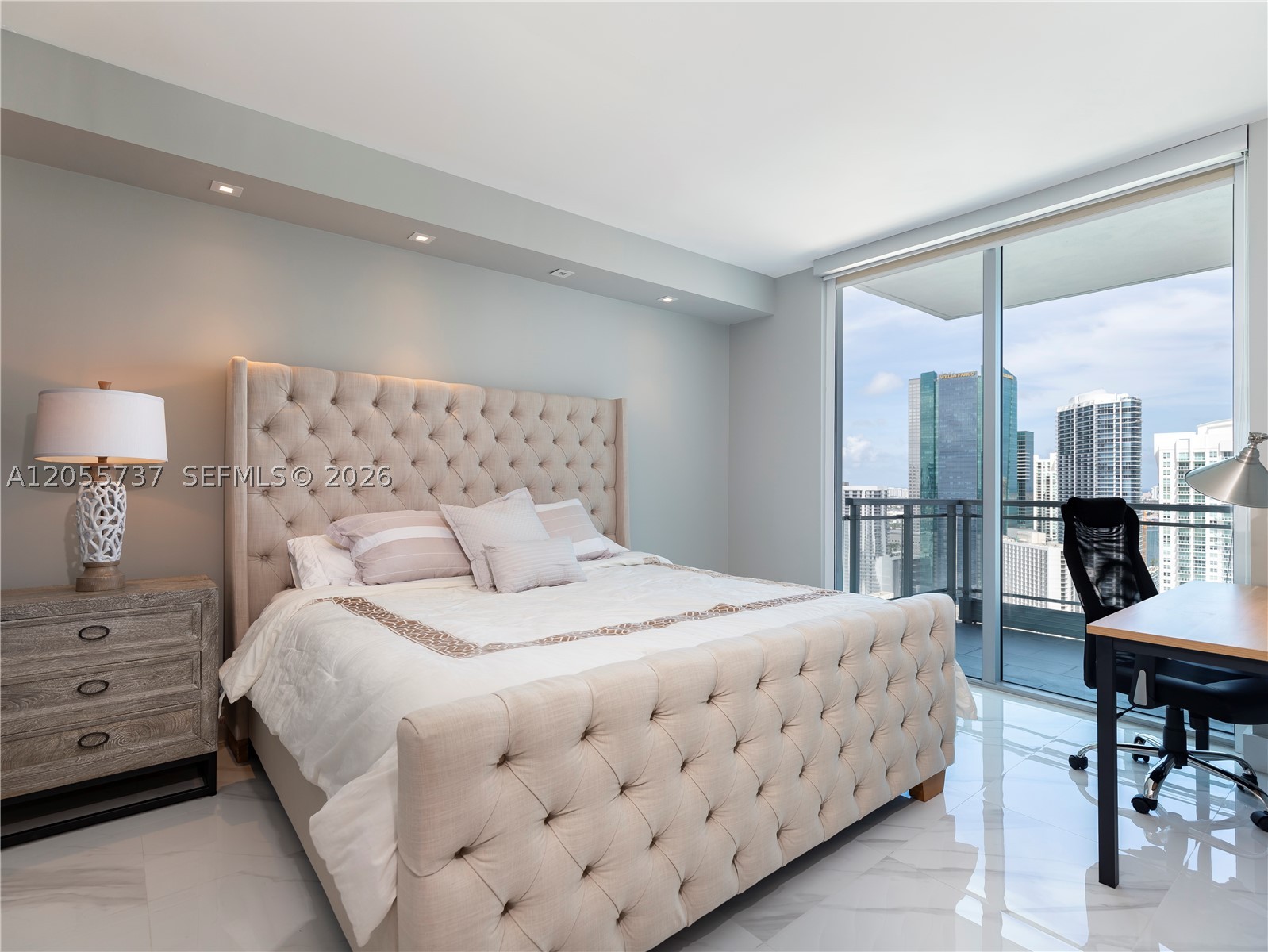MINT CONDO - Residential
