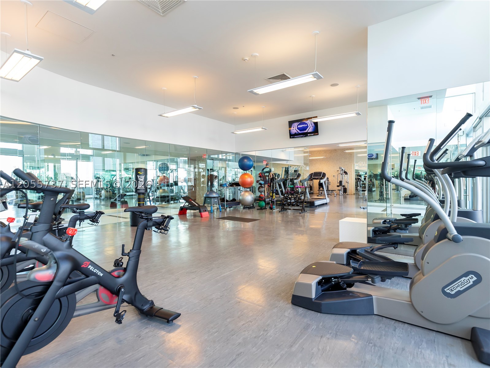 MINT CONDO - Residential