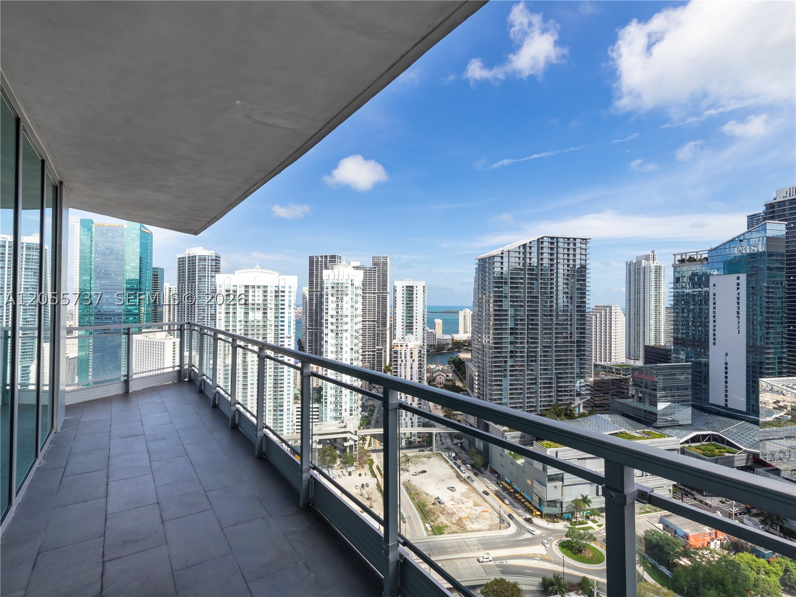 MINT CONDO - Residential