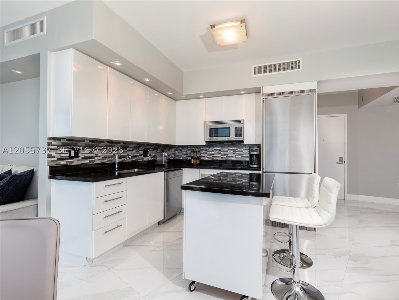 MINT CONDO - Residential
