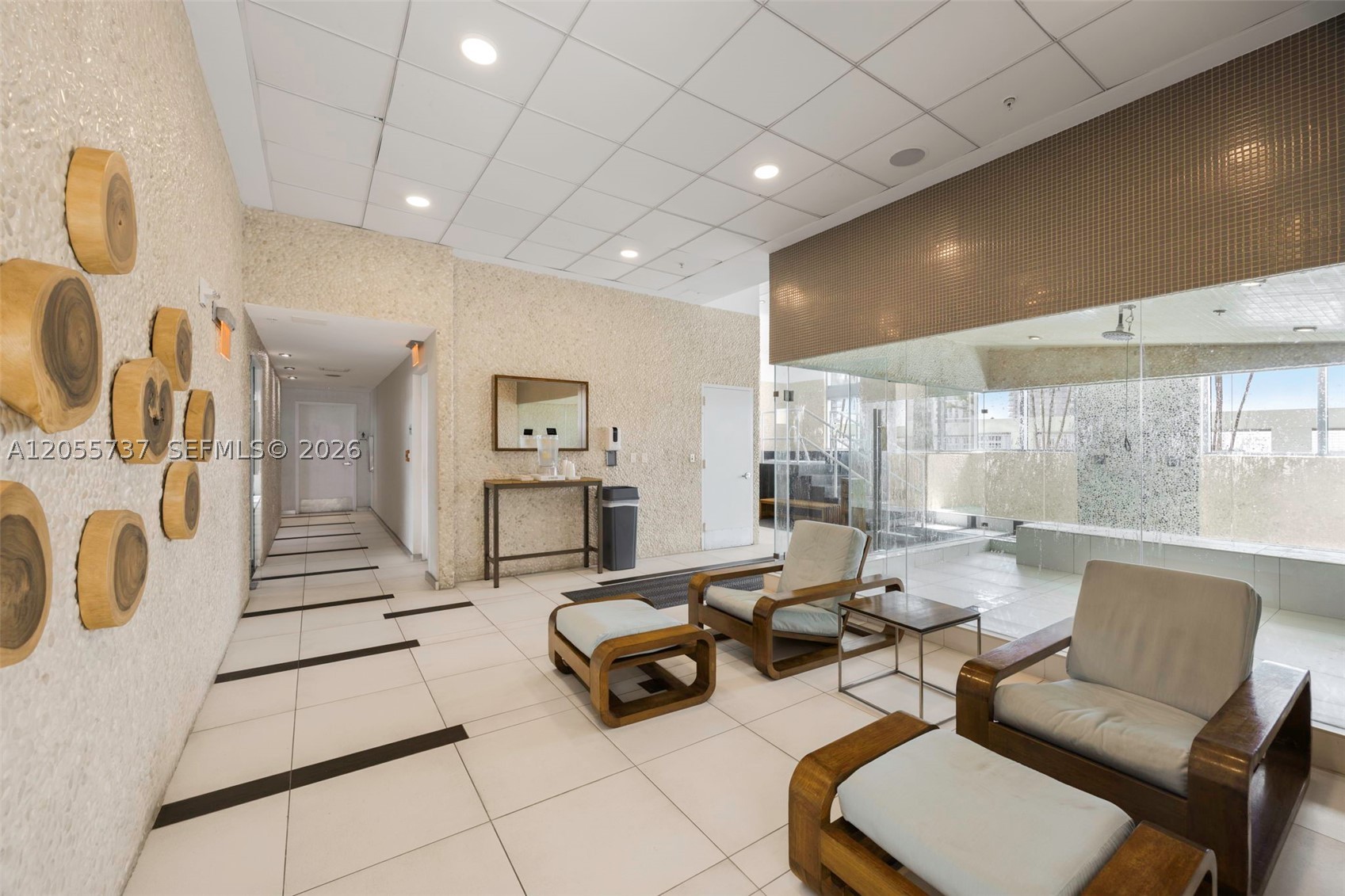 MINT CONDO - Residential