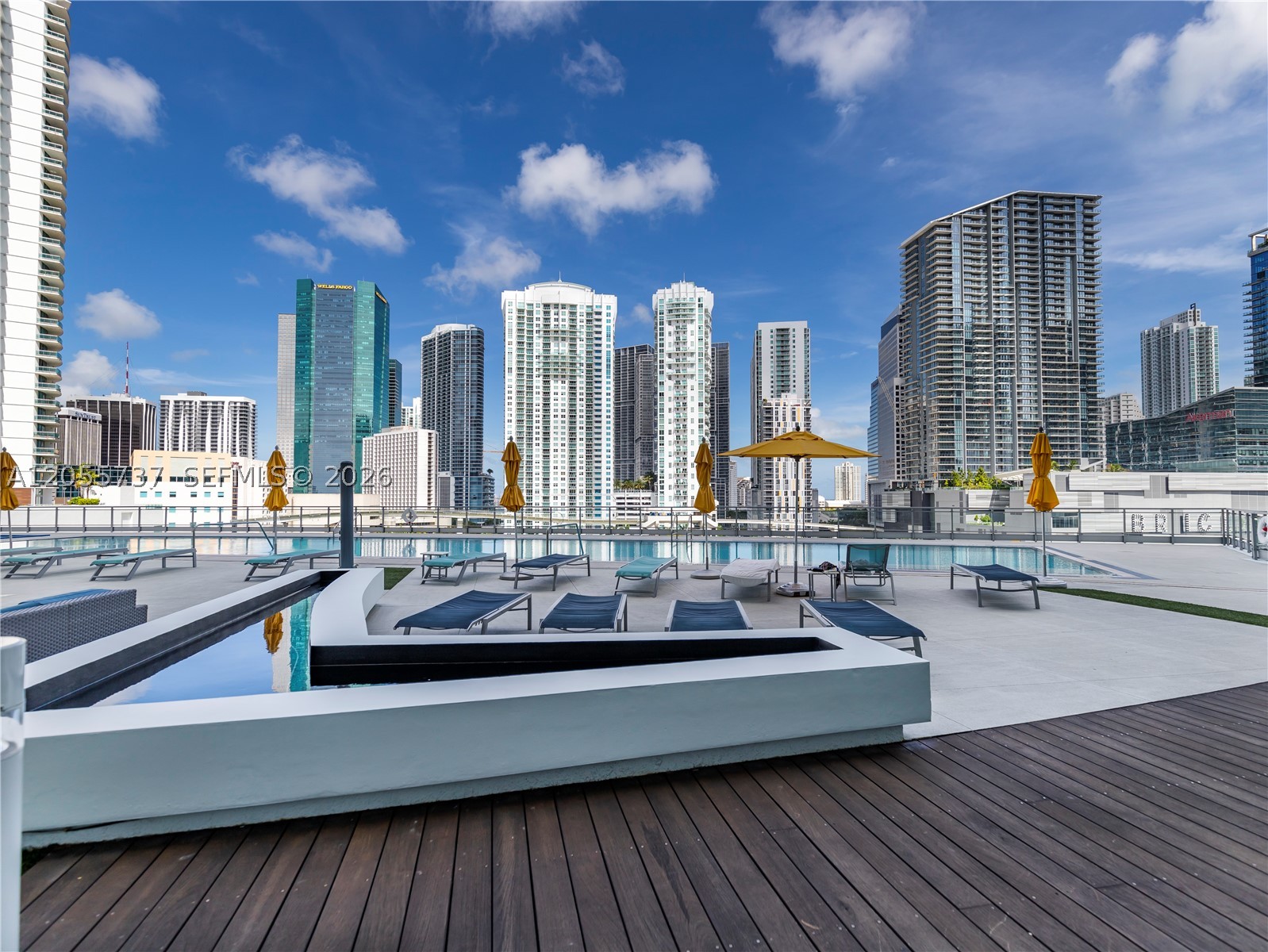MINT CONDO - Residential