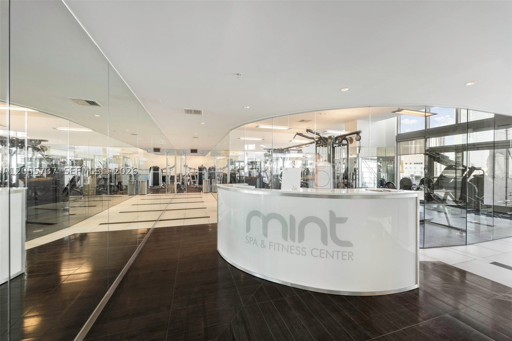 MINT CONDO - Residential
