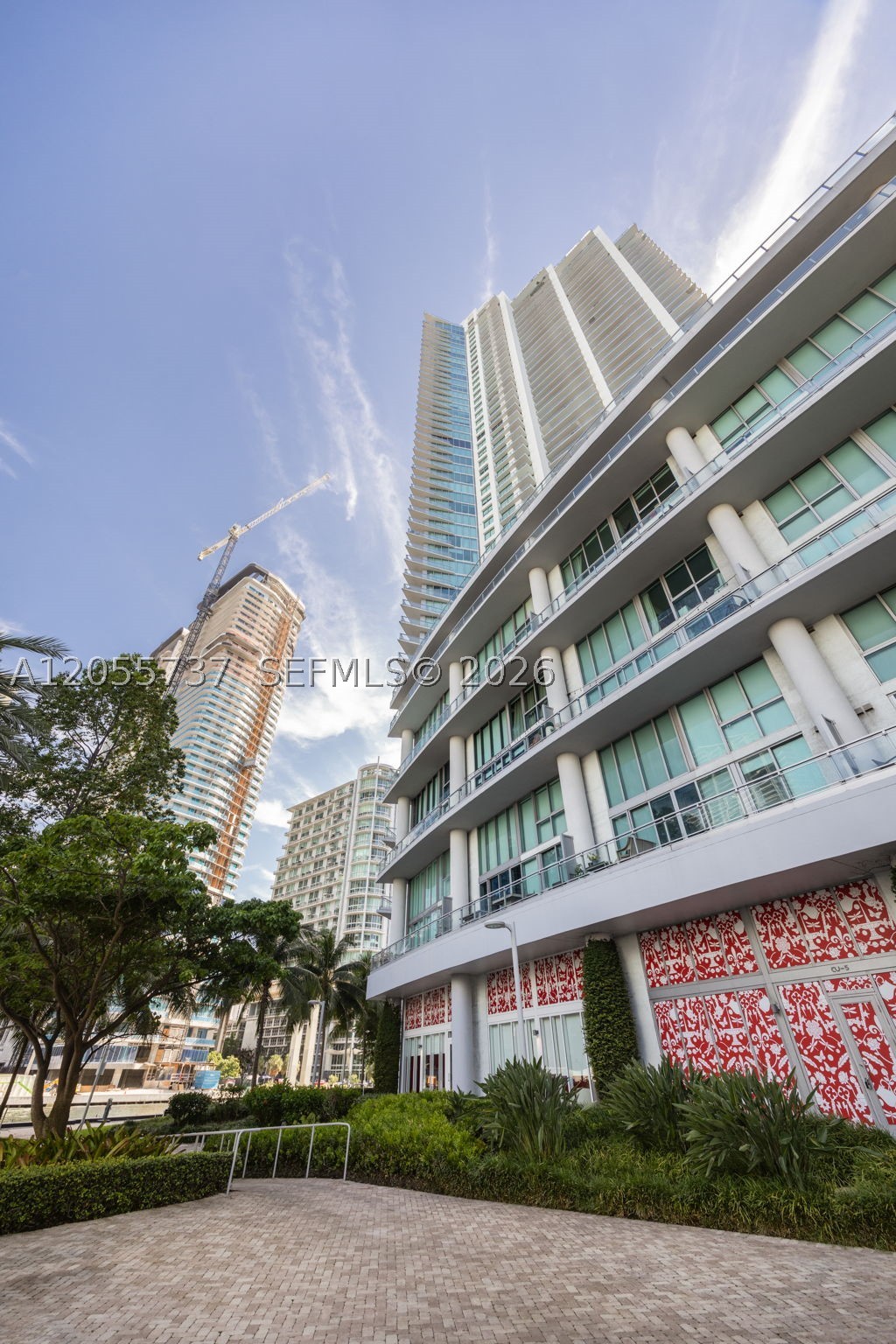 MINT CONDO - Residential