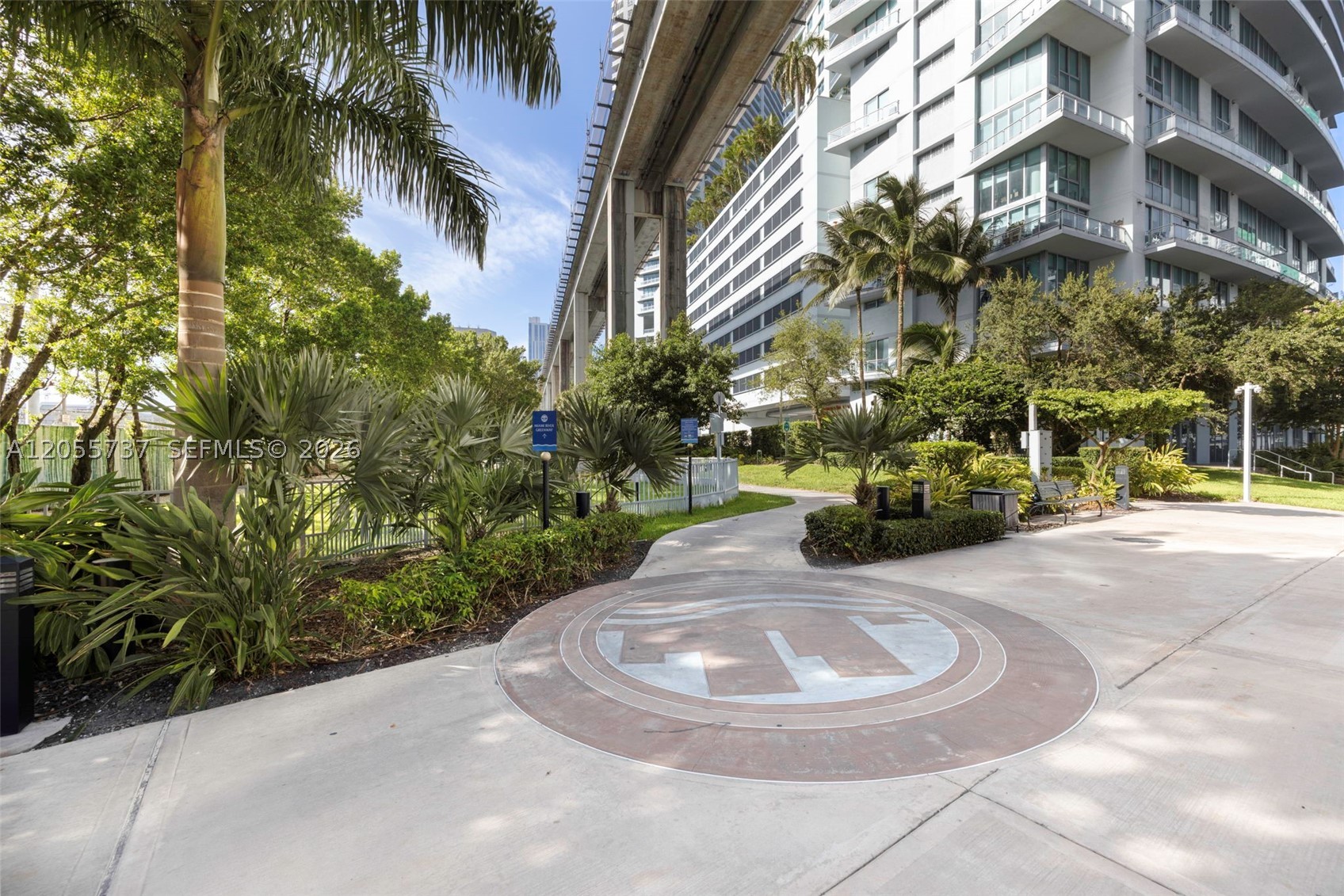 MINT CONDO - Residential