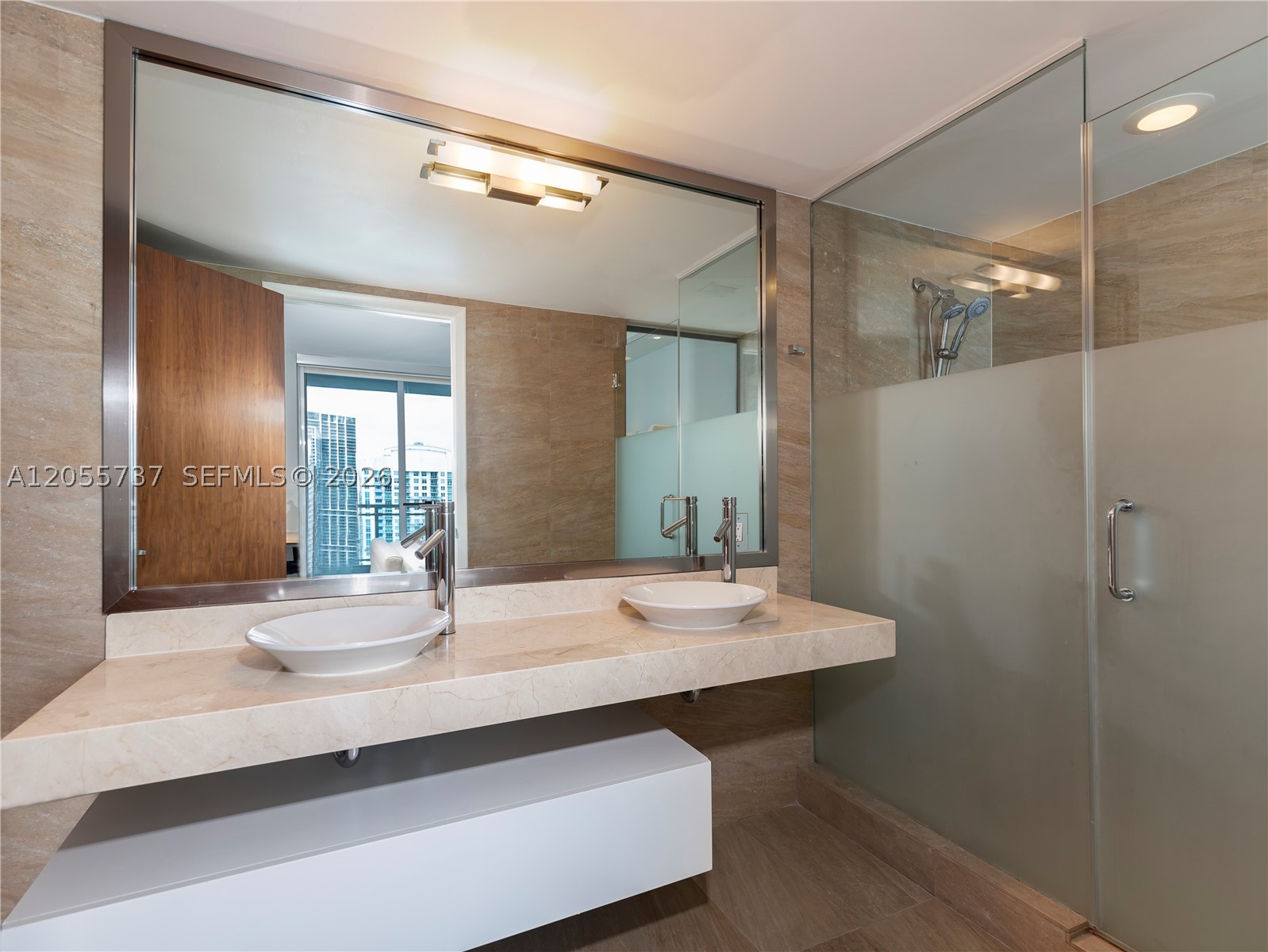 MINT CONDO - Residential