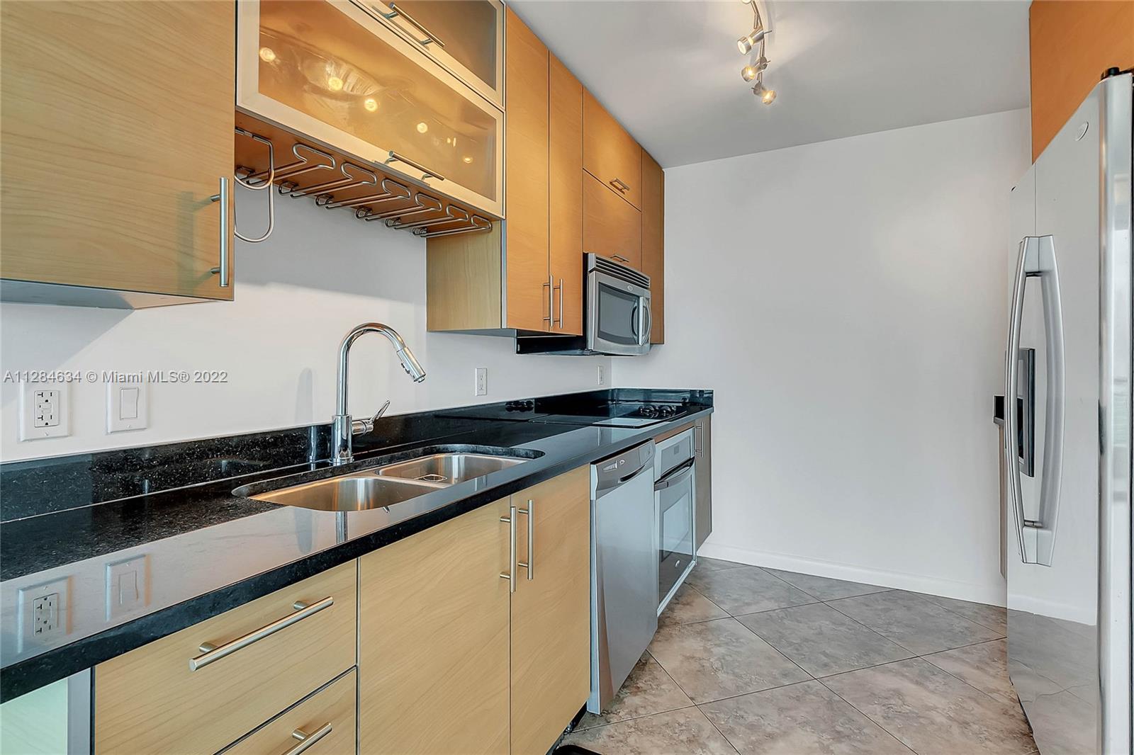 INFINITY AT BRICKELL COND - Residential