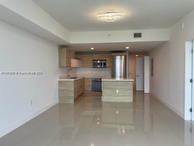 THE HARBOUR NORTH CONDO - Residential Lease