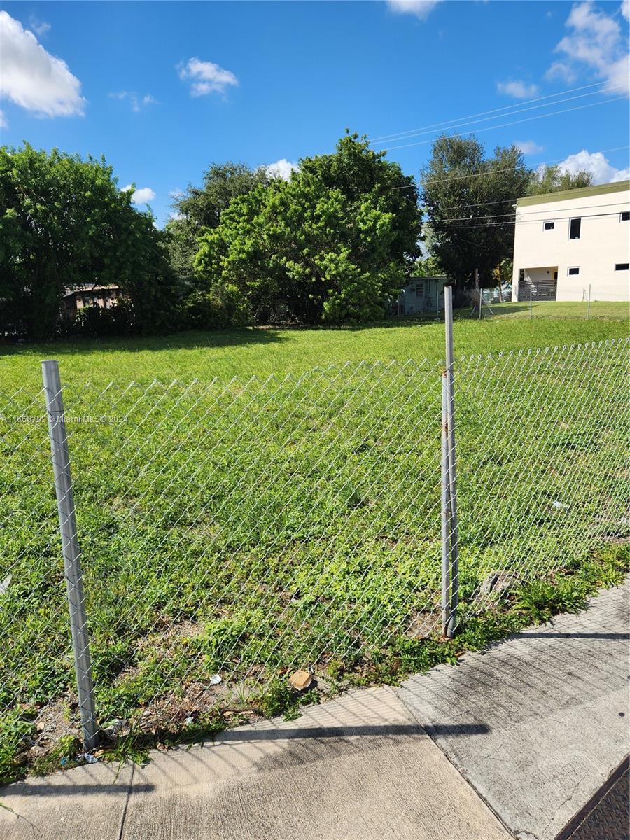 QUEENS PARK - Commercial Sale