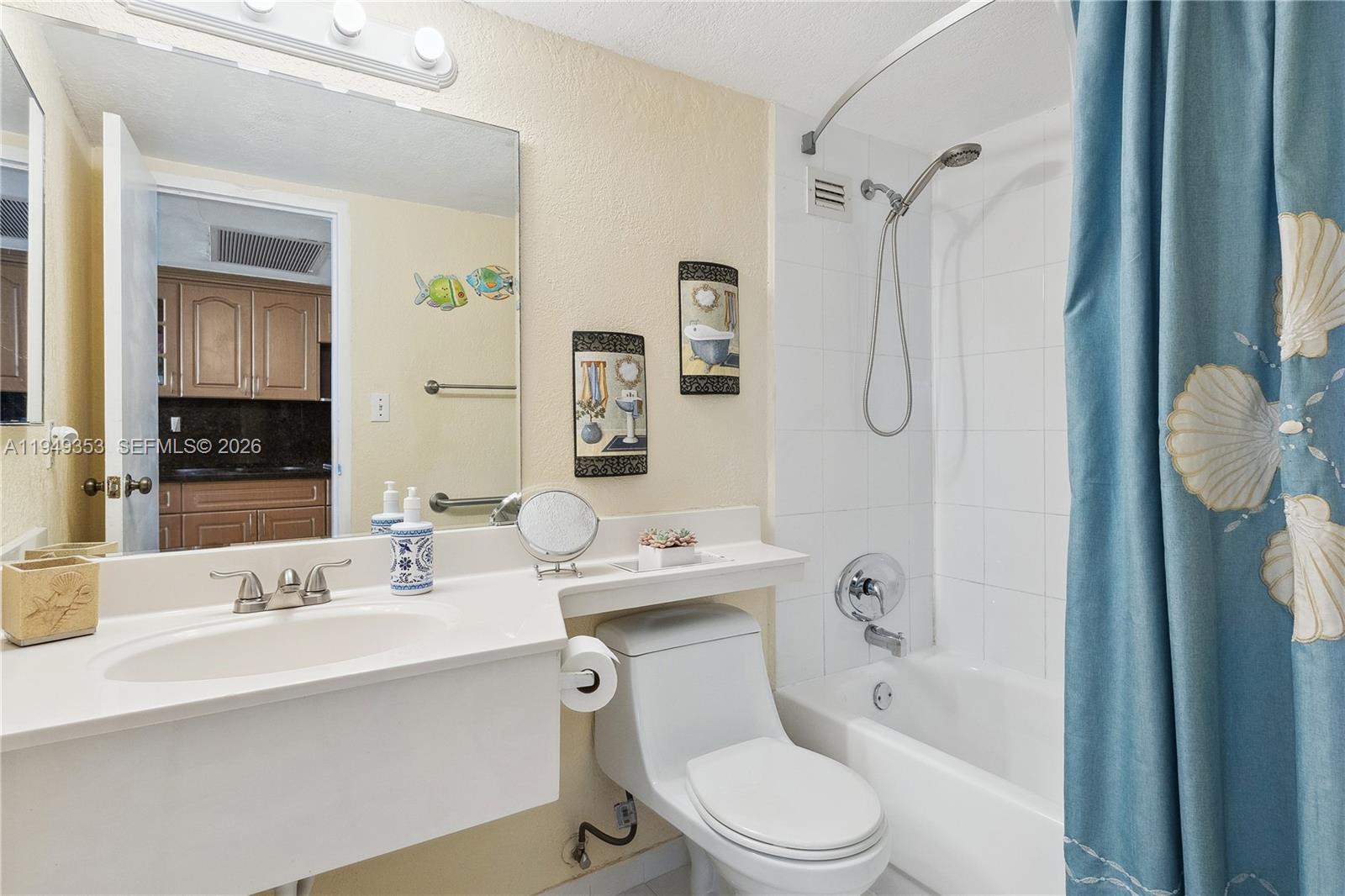 THE AVENTURA BEACH CLUB C - Residential
