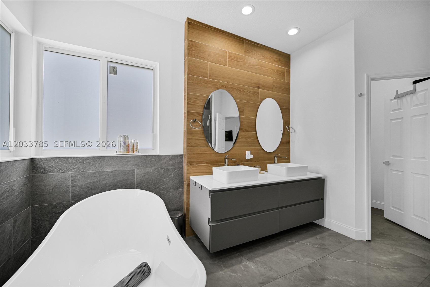 DORAL ISLES CATALINA - Residential