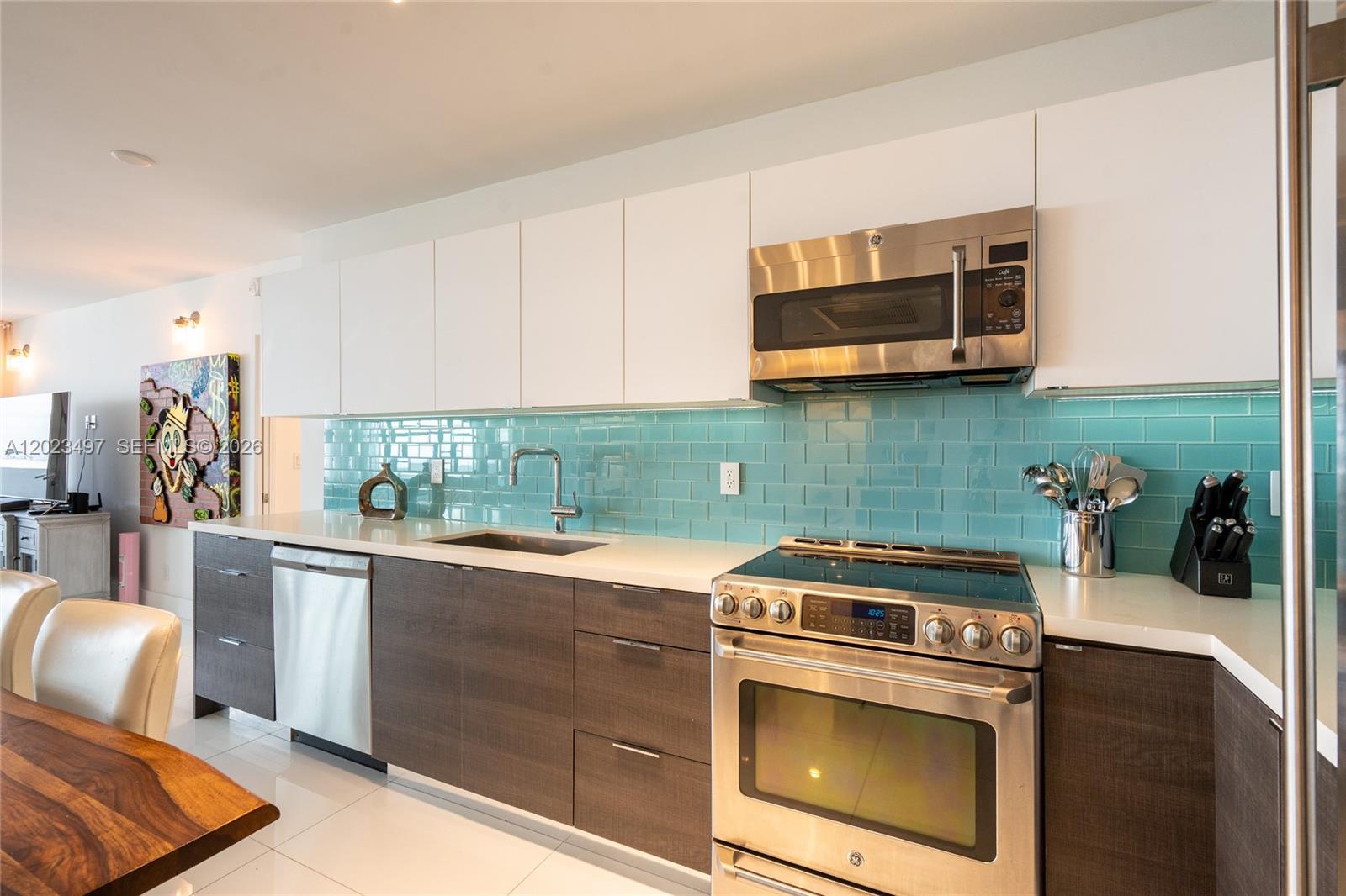 THE DECOPLAGE CONDO - Residential Lease