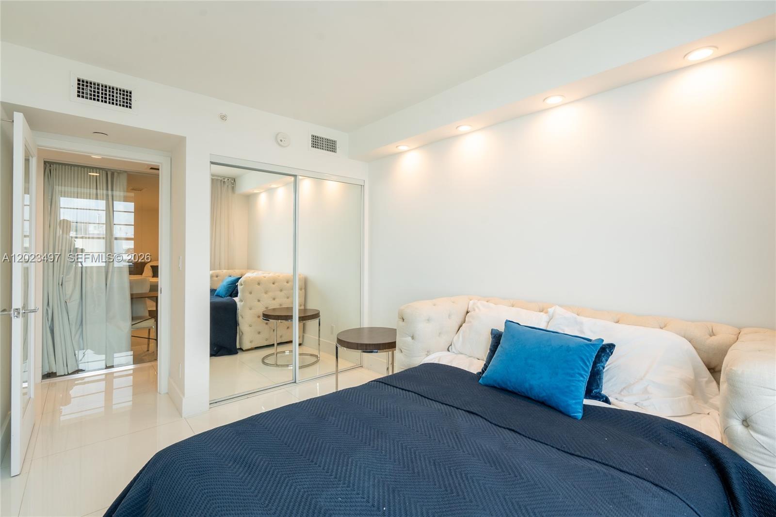 THE DECOPLAGE CONDO - Residential Lease