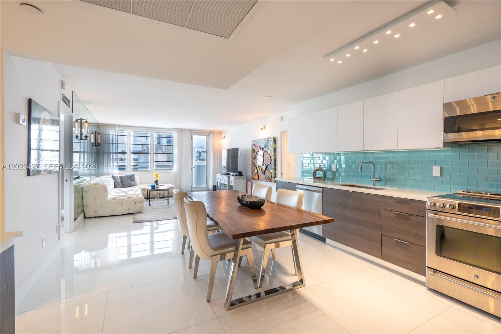 THE DECOPLAGE CONDO - Residential Lease