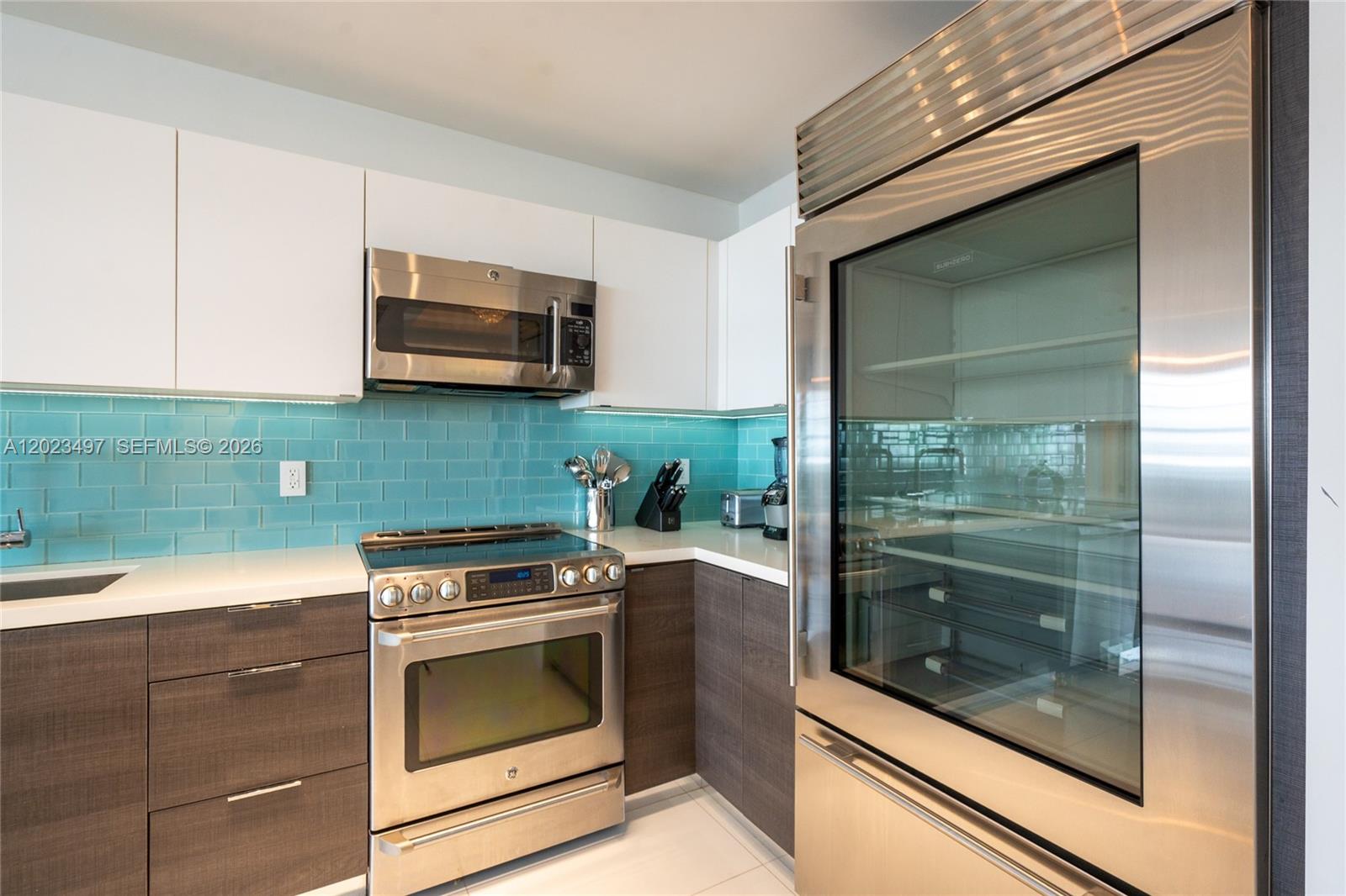 THE DECOPLAGE CONDO - Residential Lease