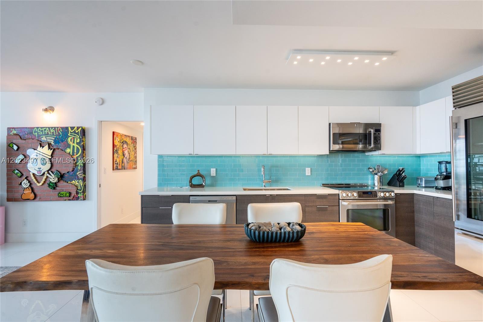 THE DECOPLAGE CONDO - Residential Lease