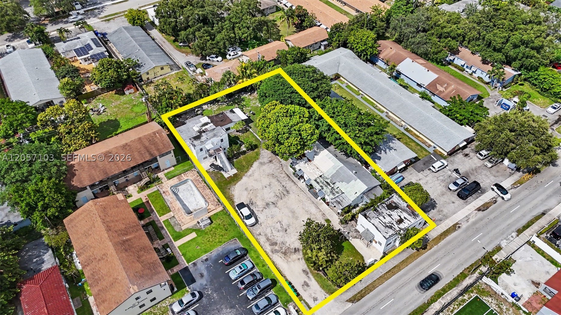 HOLLYWOOD LITTLE RANCHES - Residential Income