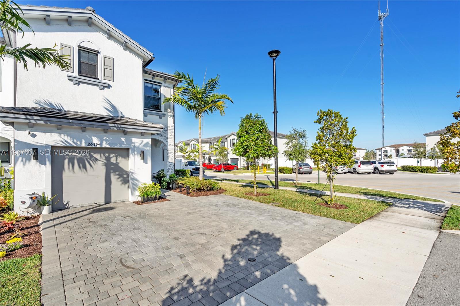 VISTA LAGO - Residential