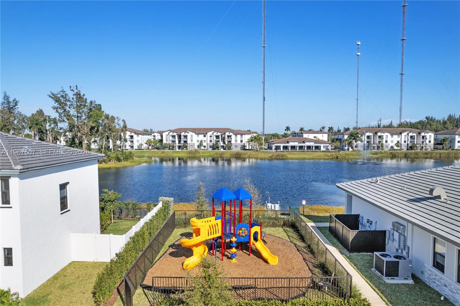 VISTA LAGO - Residential