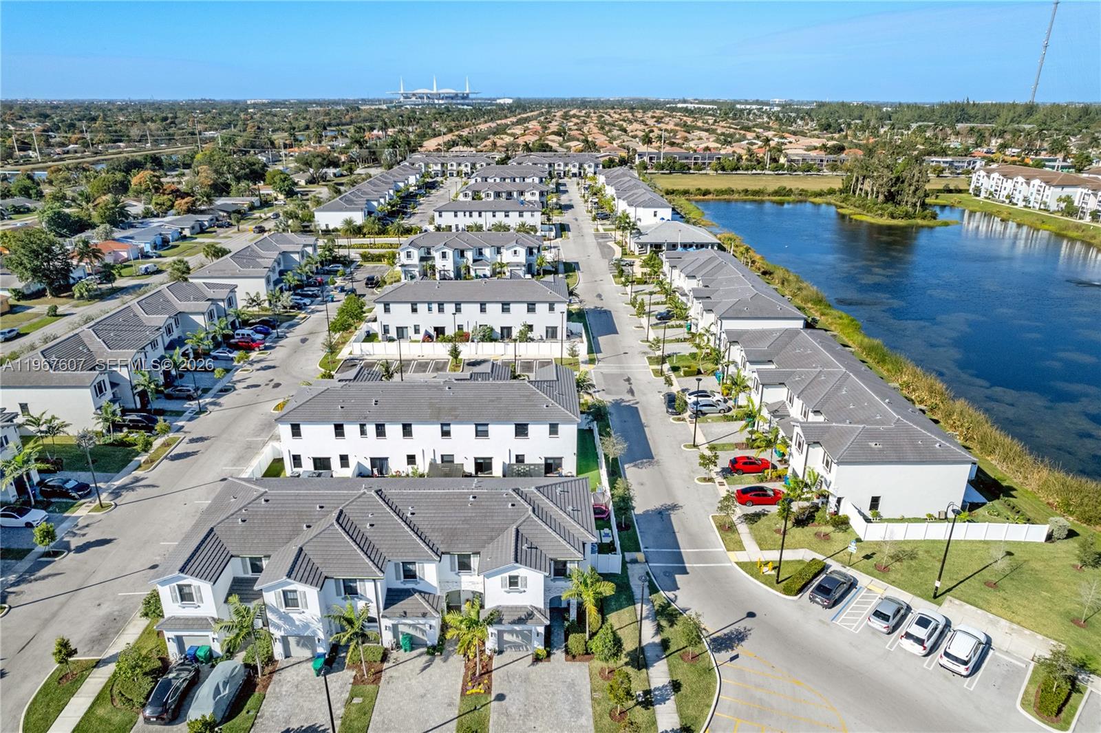 VISTA LAGO - Residential