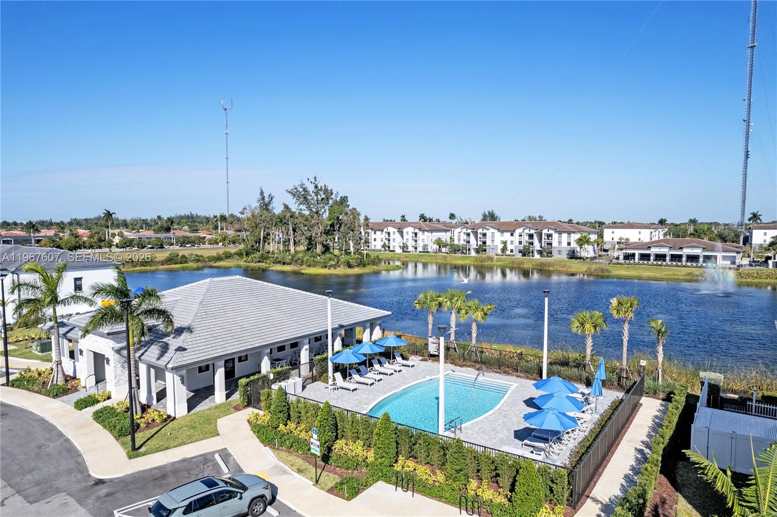 VISTA LAGO - Residential