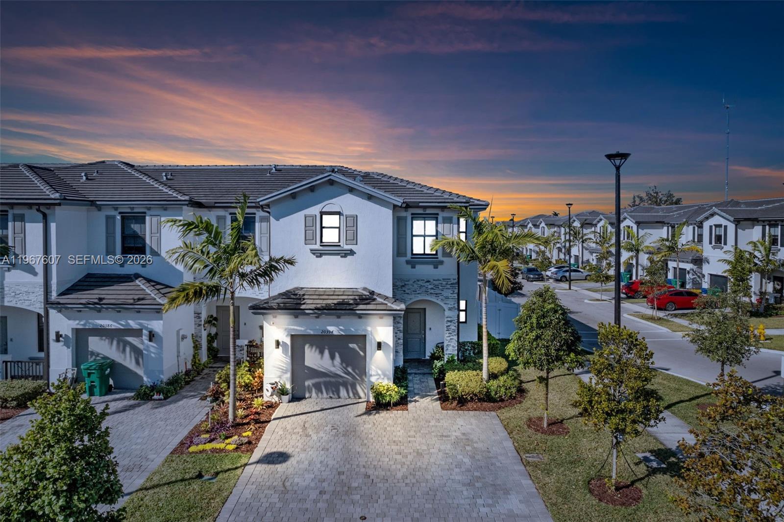 VISTA LAGO - Residential