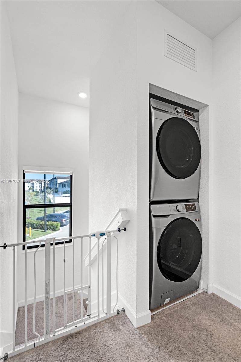 VISTA LAGO - Residential