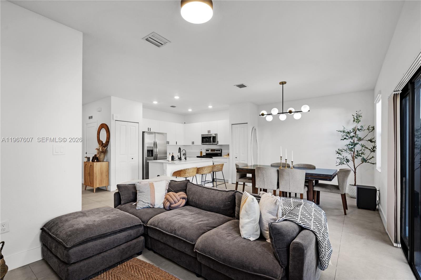 VISTA LAGO - Residential