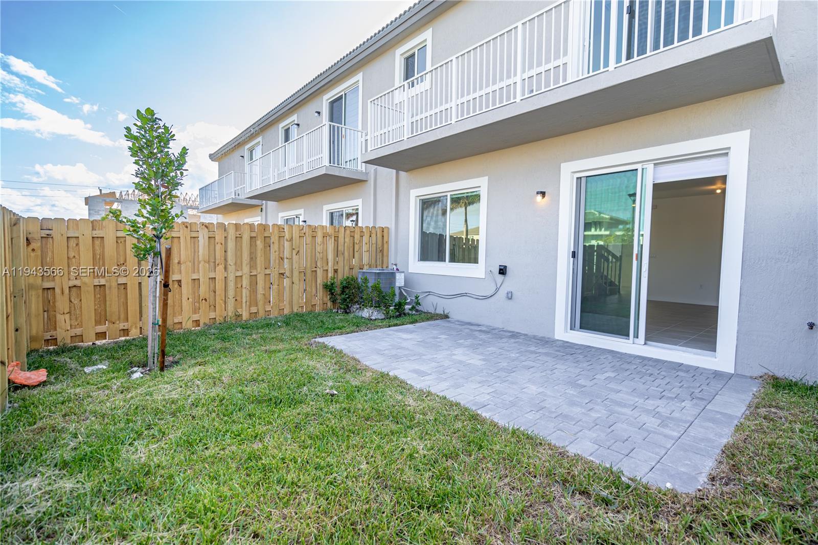 MIAMI LAND AND DEVELOPMEN - Residential Lease