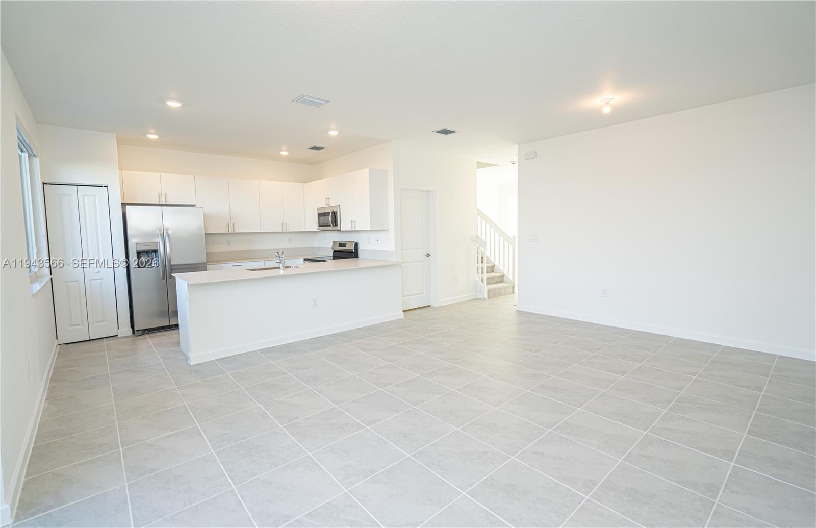 MIAMI LAND AND DEVELOPMEN - Residential Lease