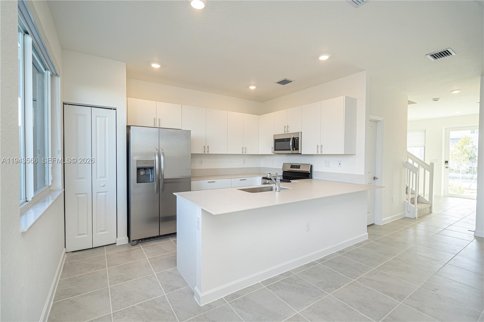 MIAMI LAND AND DEVELOPMEN - Residential Lease