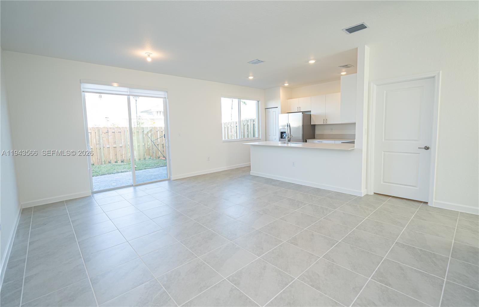 MIAMI LAND AND DEVELOPMEN - Residential Lease