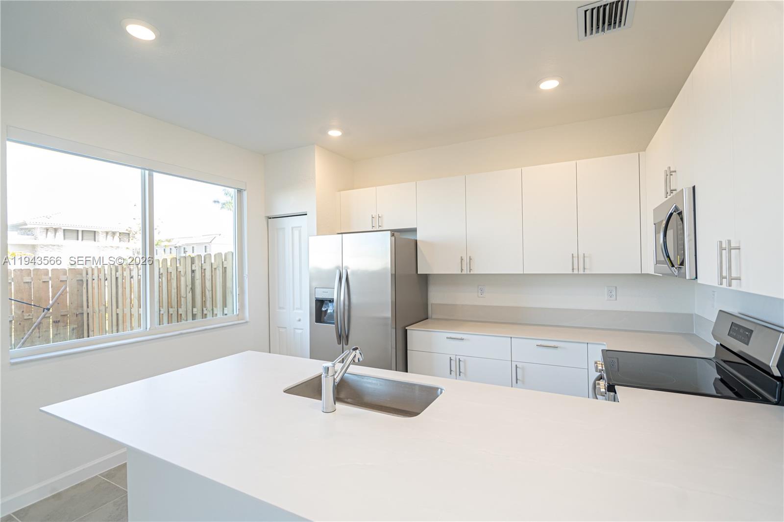 MIAMI LAND AND DEVELOPMEN - Residential Lease